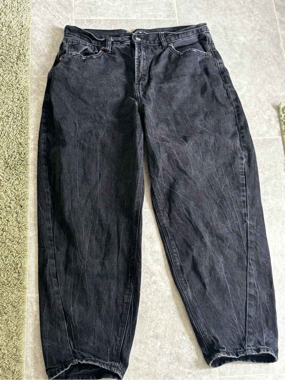 Old Navy Women’s Barrel Jeans in Black Wash size 14